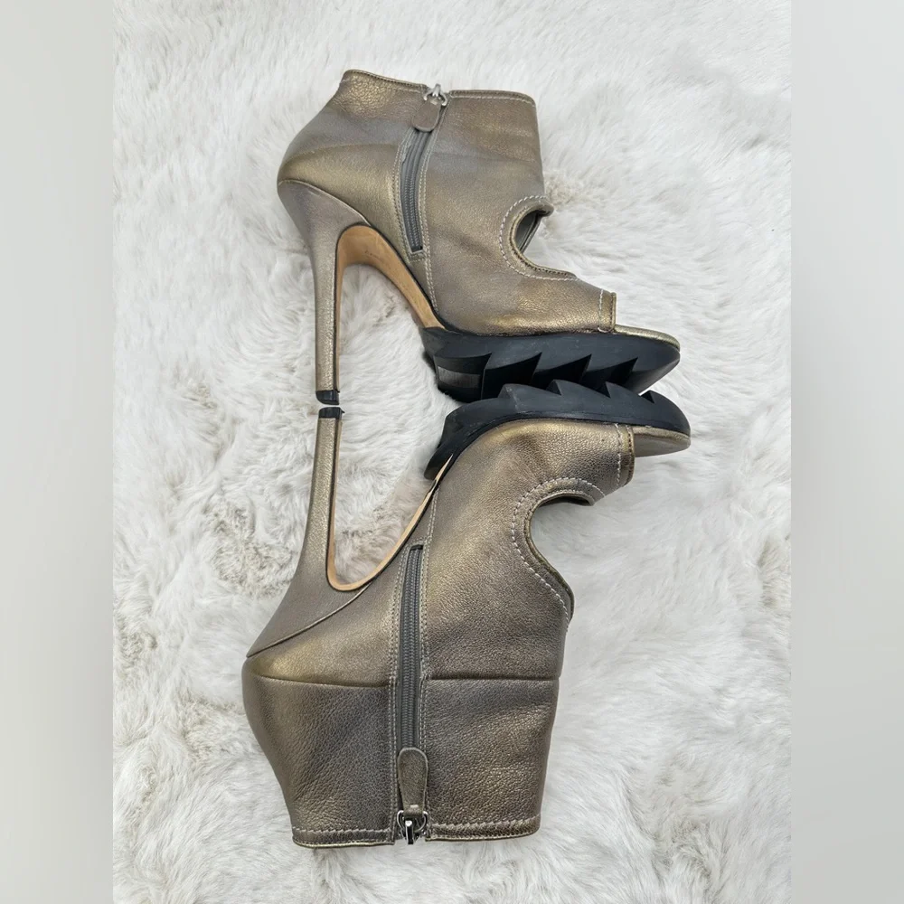 Camilla‎ Skovgaard Peep-Toe Booties size 38 US 8 Gold like NEW
